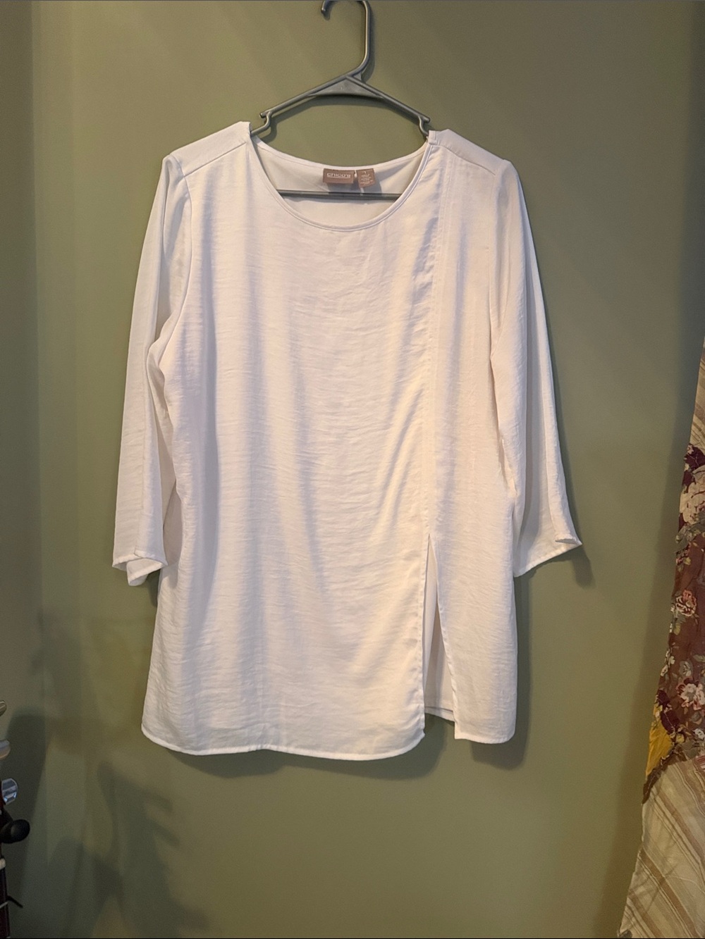 White Split-Hem Women's Top - Casual Crewneck
